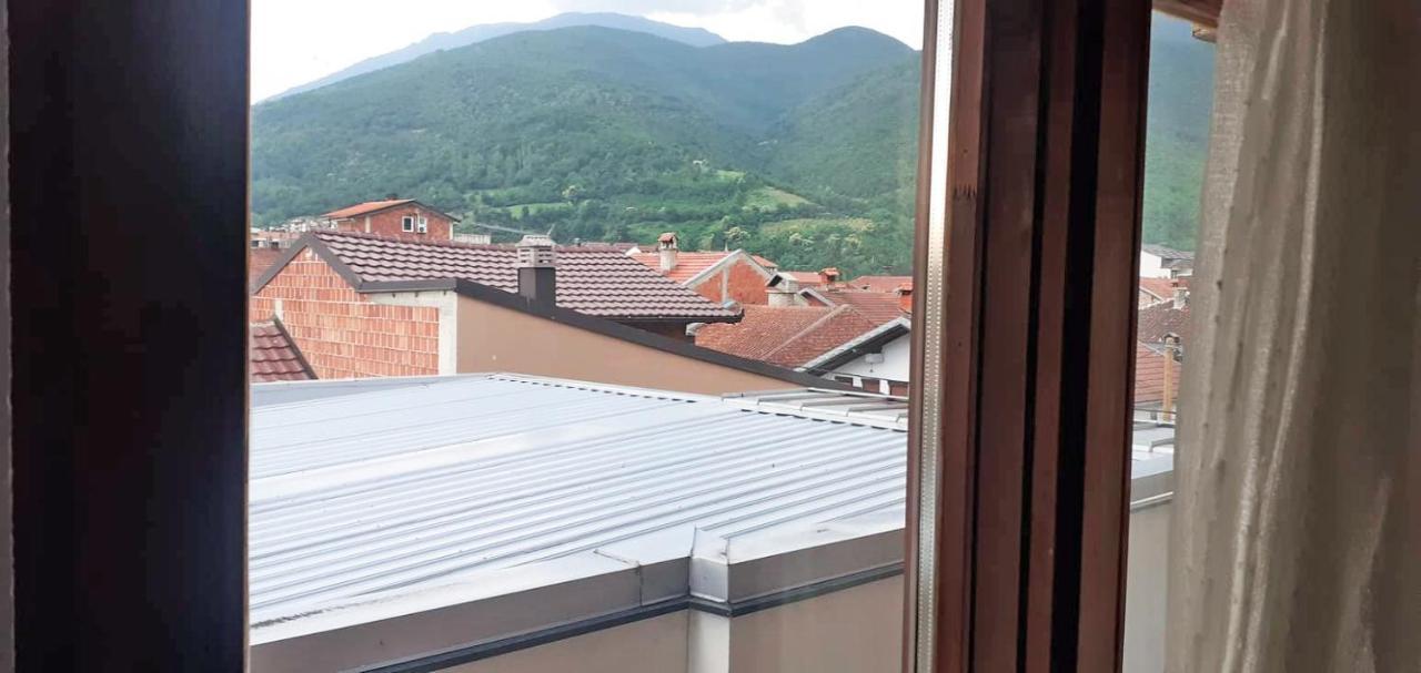 Lovely 1 Bedroom Within Walking Distance, Views Peja Kültér fotó