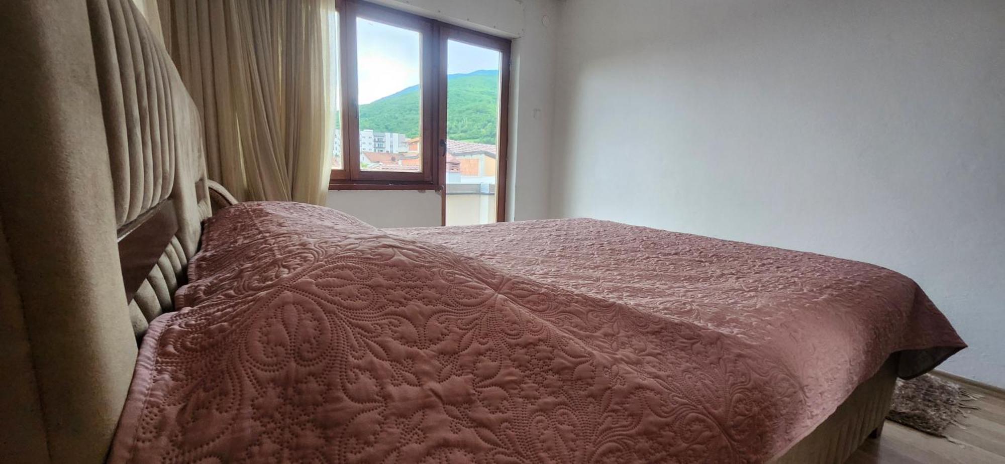 Lovely 1 Bedroom Within Walking Distance, Views Peja Kültér fotó